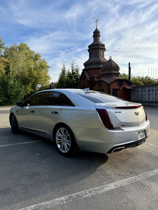 Cadillac XTS  V6  AWD  Luxury