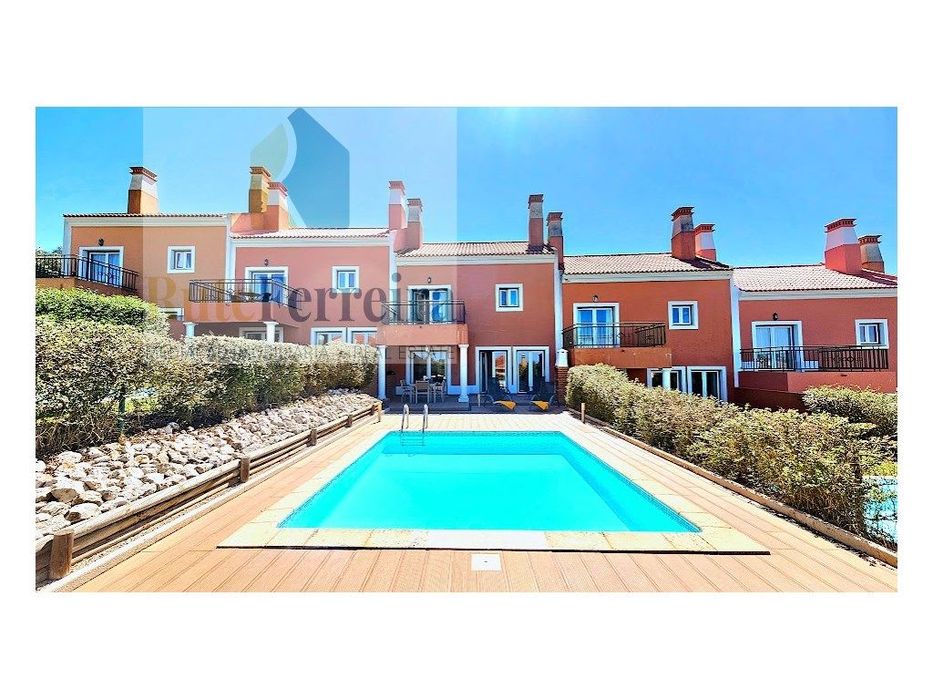 Moradia em banda com 3 suite, piscina e jardim privados no Condomin...