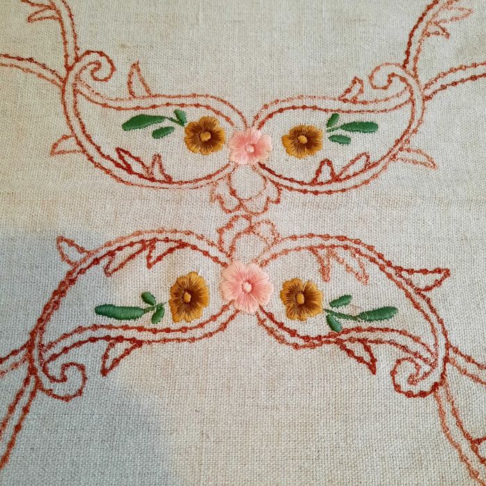 Colcha de linho vintage com bordado