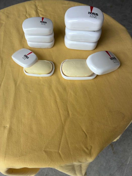 Sabonetes grandes com caixa de 30 cl - Qtd. 2836 und.