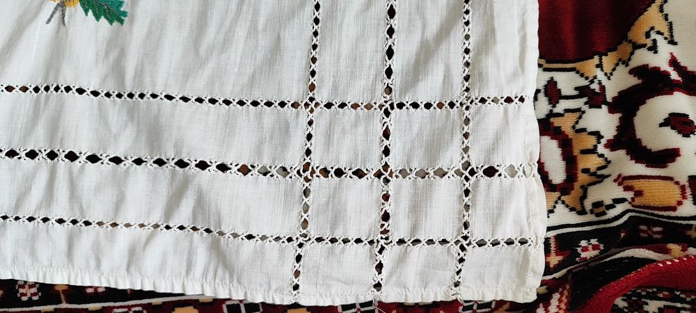 Вишиті старовинні фіранки, шторки.