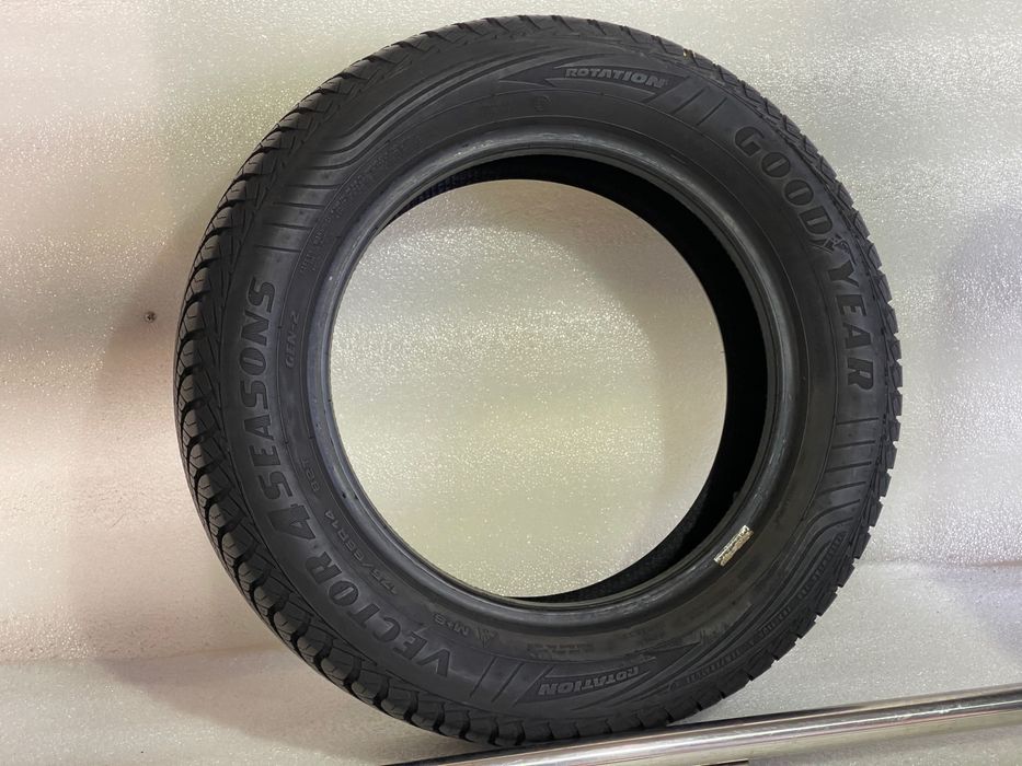 175/65 R14 Goodyear Vector 4 Season