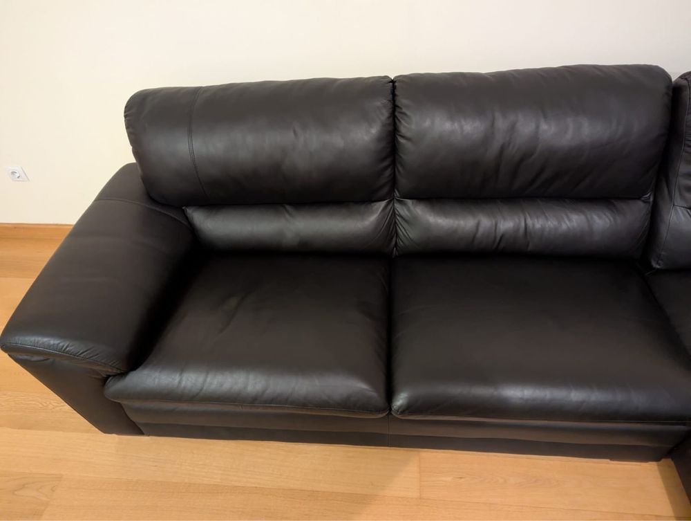 Sofa em pele genuina da Aquinos