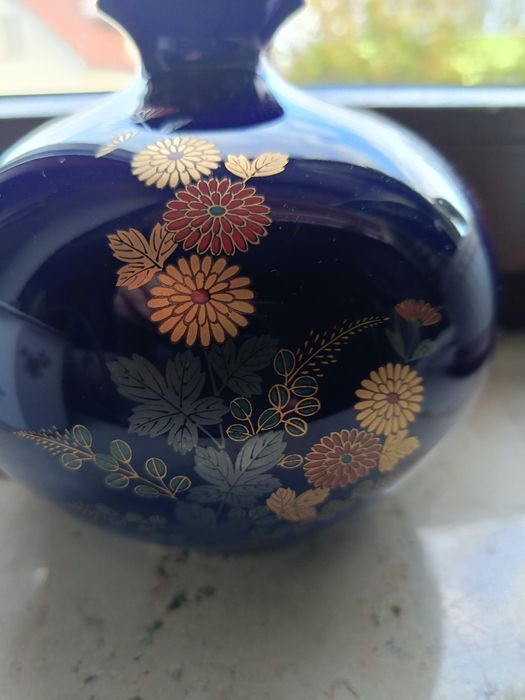 Porcelanowy wazon dekoracyjny