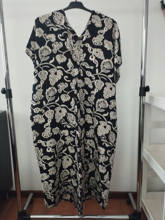 Saída de praia com decote em bico