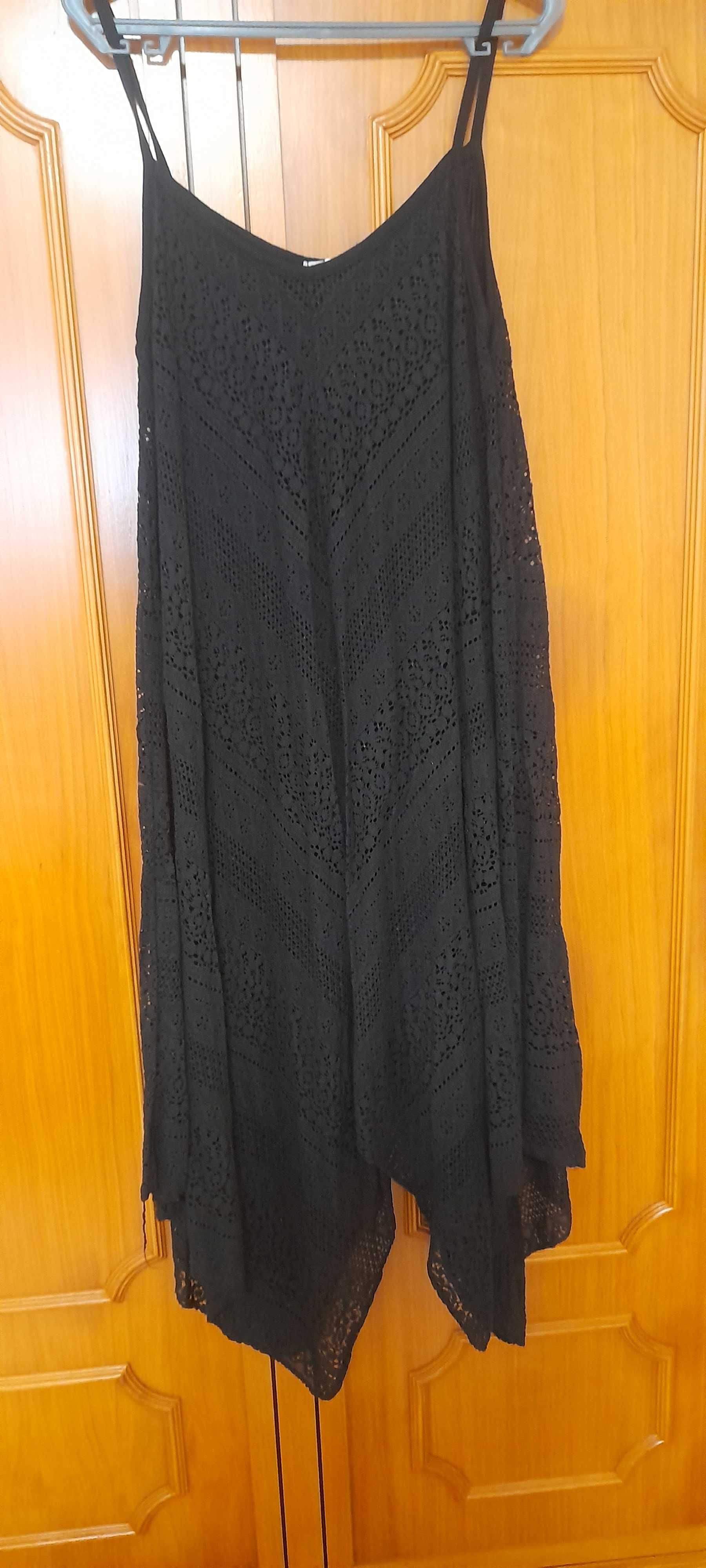 Vestido preto de renda