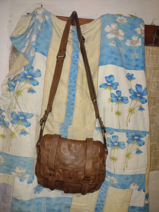 Сумка через плече з натуральної шкіри, розмір 30-22-6.