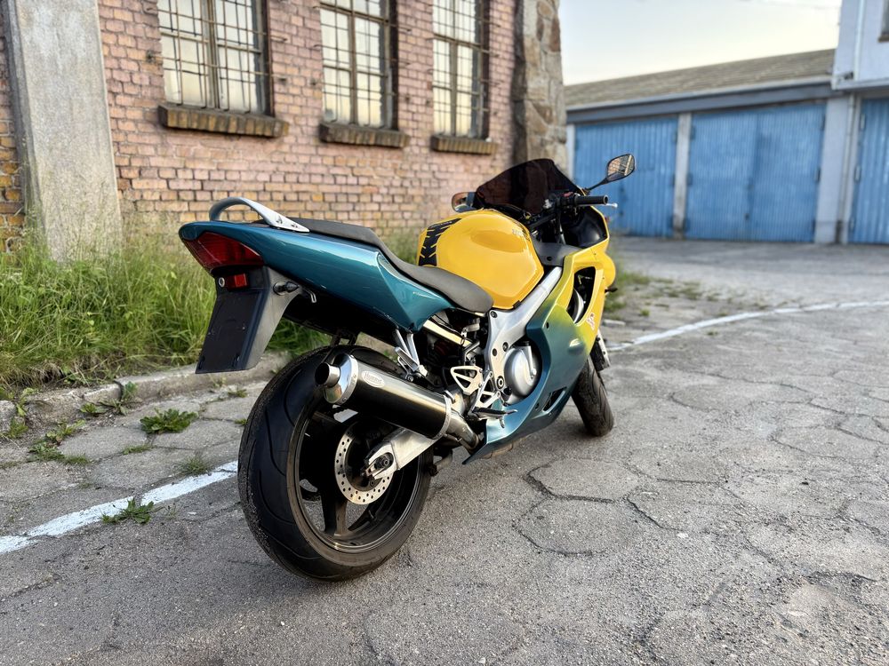 **Honda CBR 600 F4**