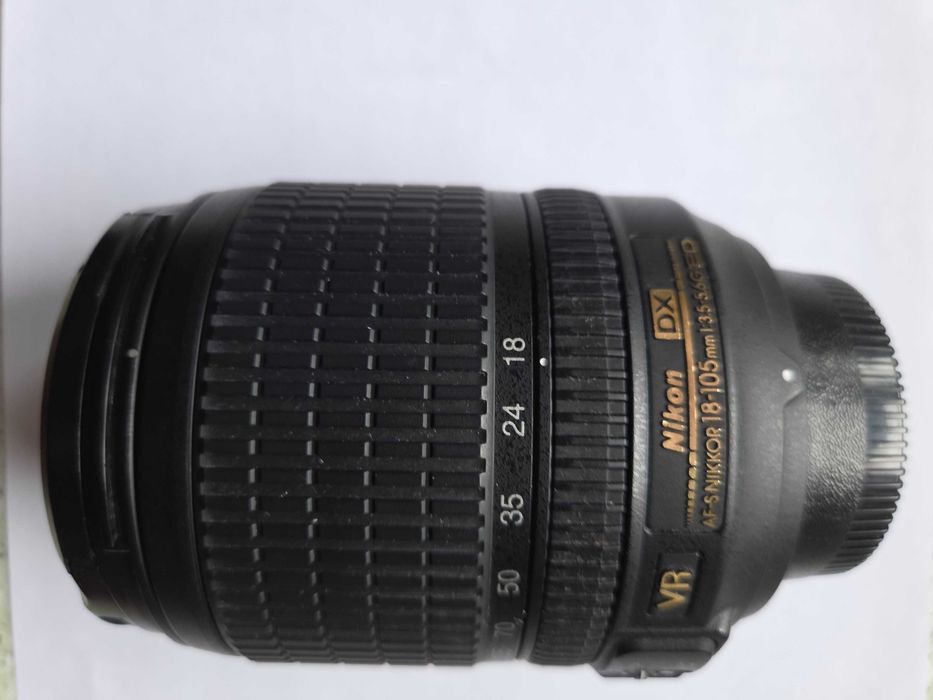 Nikon AF-S DX 18-105mm VR - uniwersalny obiektyw, stan bardzo dobry.