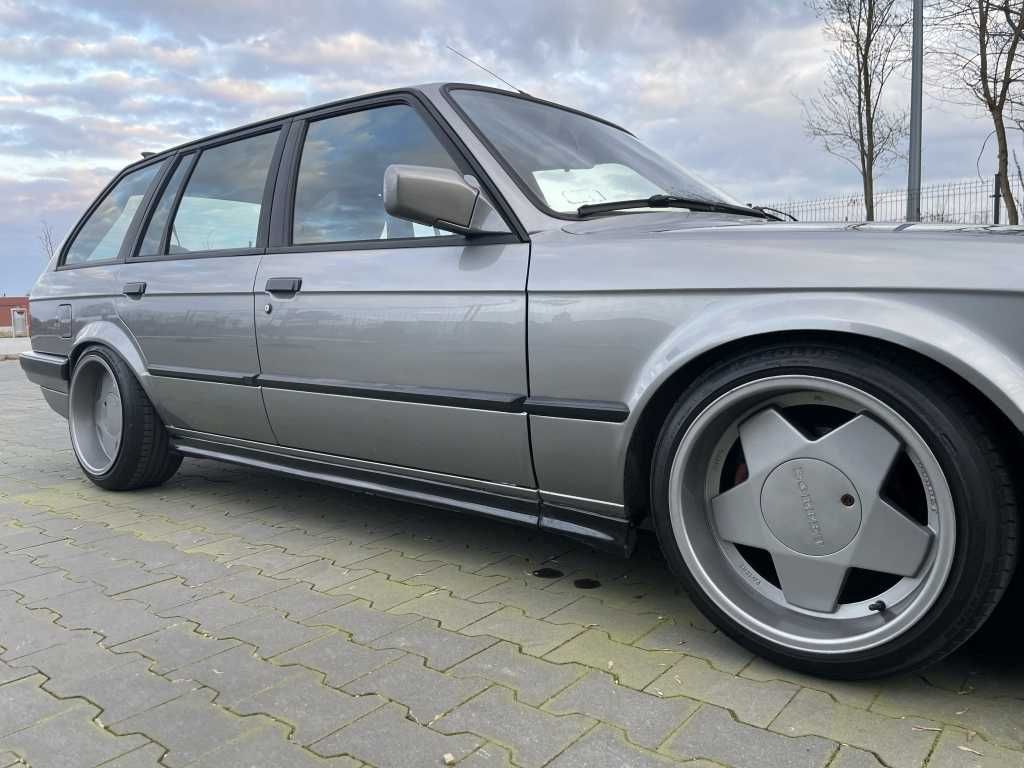 BMW E30 330i Touring m54b30