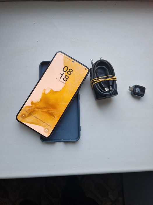 гарний Samsung s22 8/256 офіційний 2 сім+Е сім акб 92%