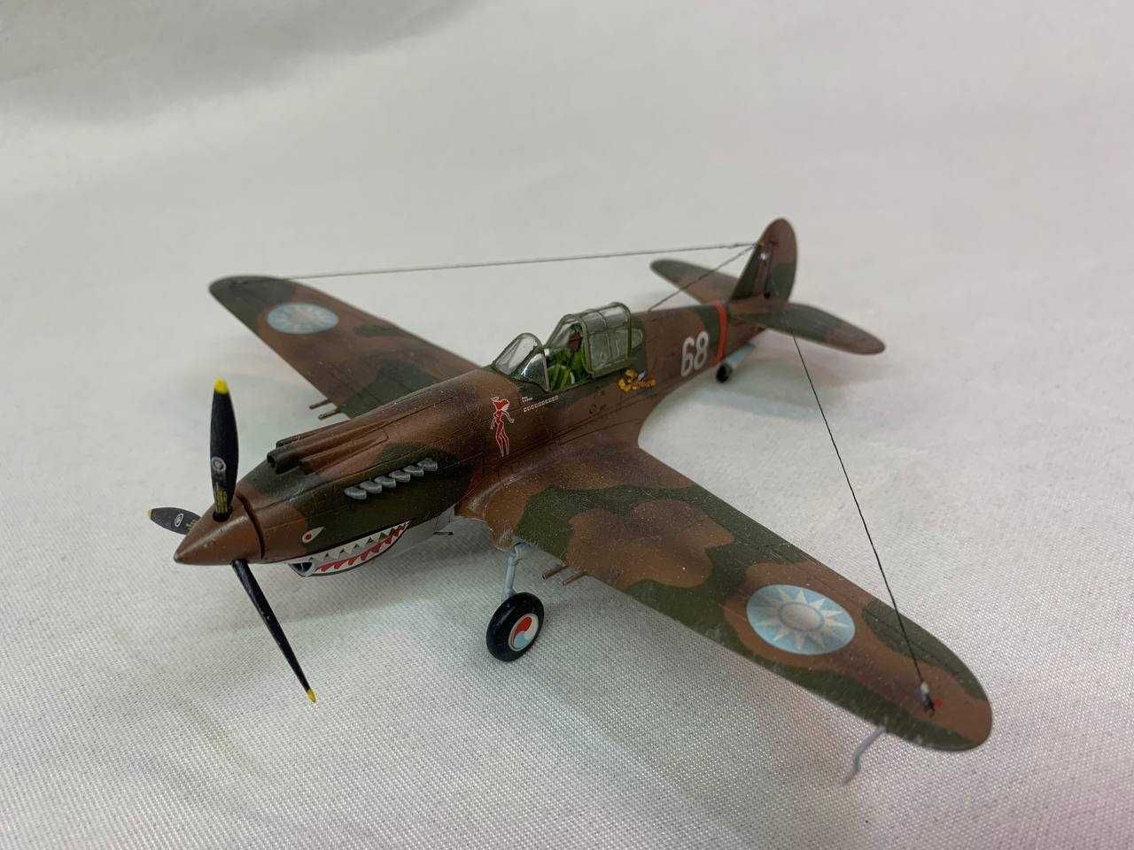 Продам собранные модели самолетов 1/72 P-40 и МиГ-3
