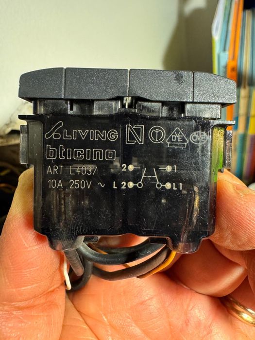 Cacifos metalicos Handy