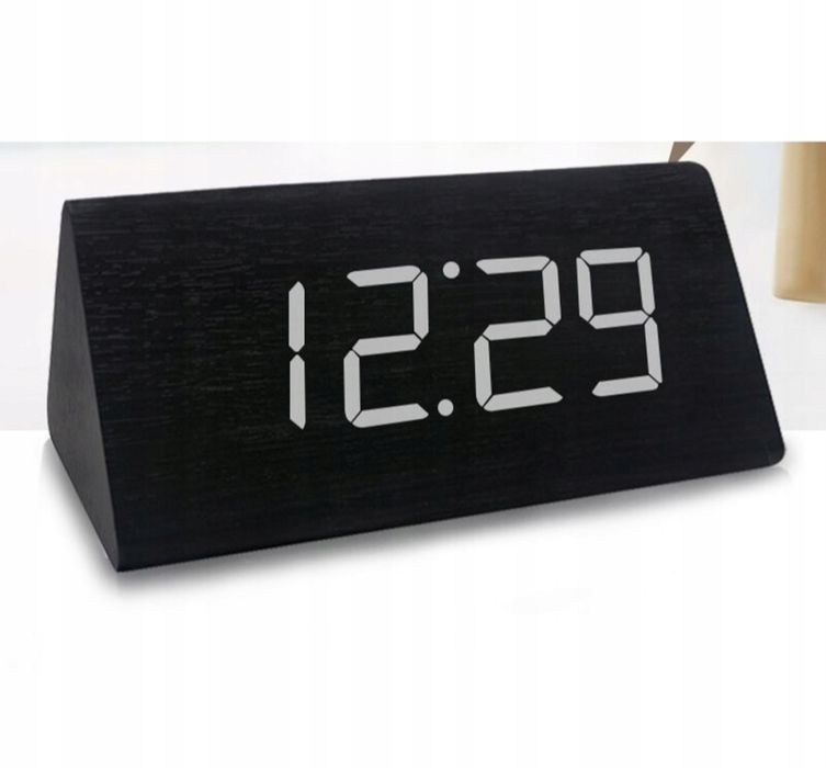 Nowoczesny trójkątny drewniany budzik LED