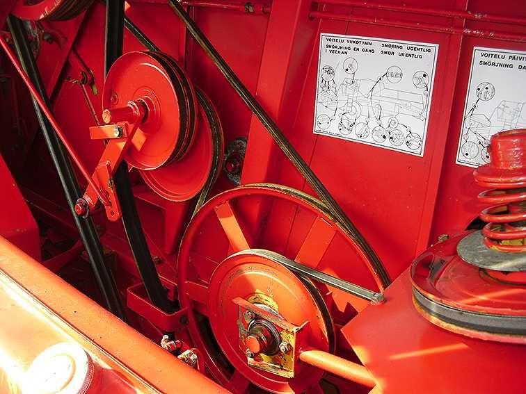 Зерноуборочный комбайн Massey Ferguson 330
