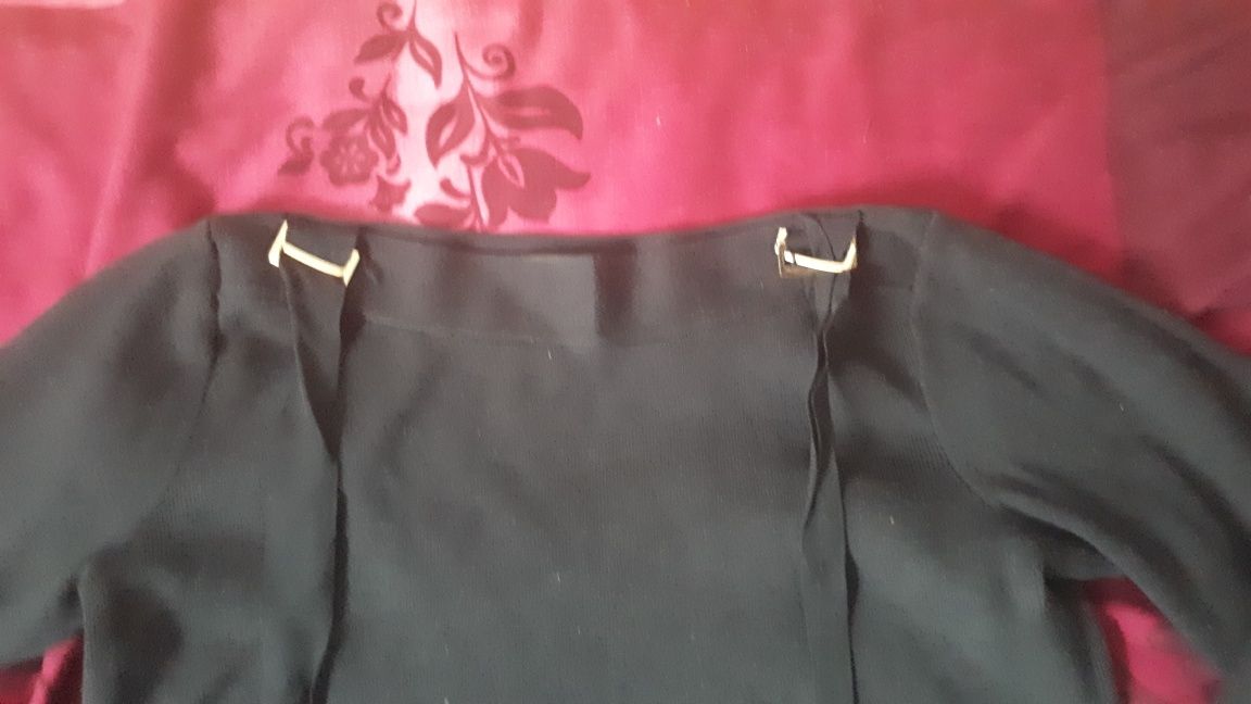 Granatowy sweter z dekoltem w łódkę M