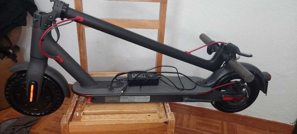 Scooter/Trotinete Xiaomi M365 Pro 300W com 25km de autonomia e 37 kM