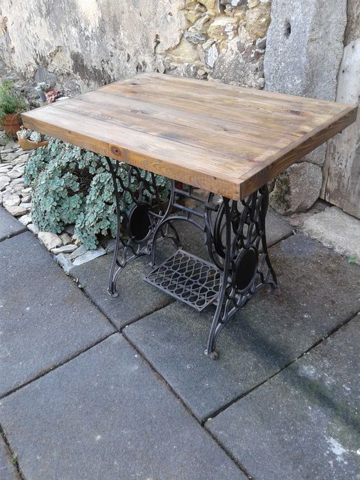 Mesa em ferro e madeira