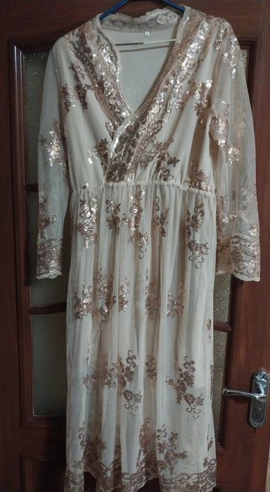 Святкова сукня в паєтках