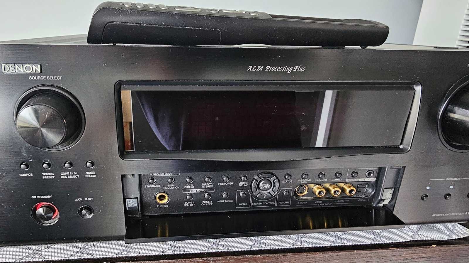 Denon AVR-2808 + pilot z ekranem dotykowym.