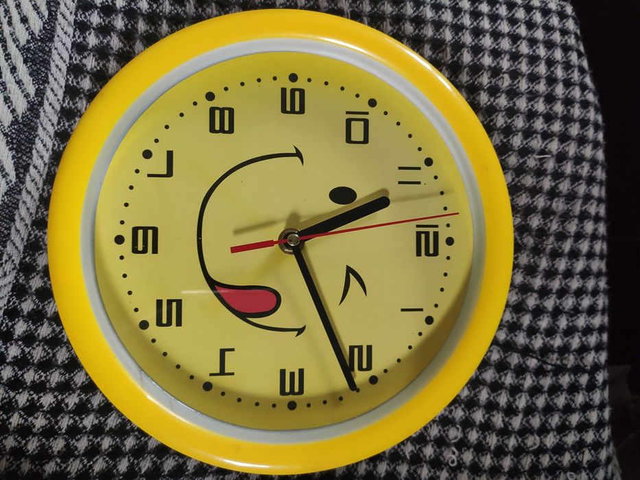 Годинник б/у, на стіну