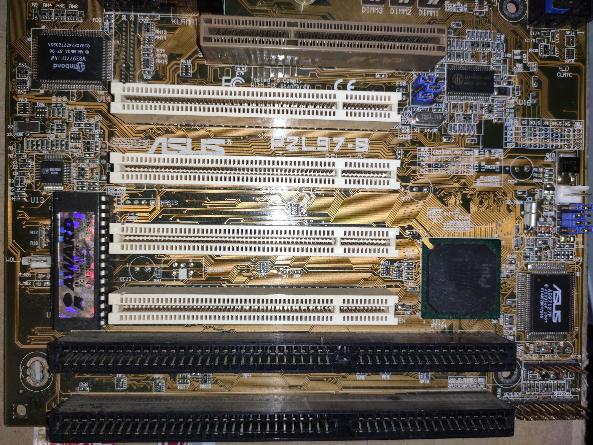 Продам комплект ASUS P2L97-S + Pentium II 333 Mhz Box