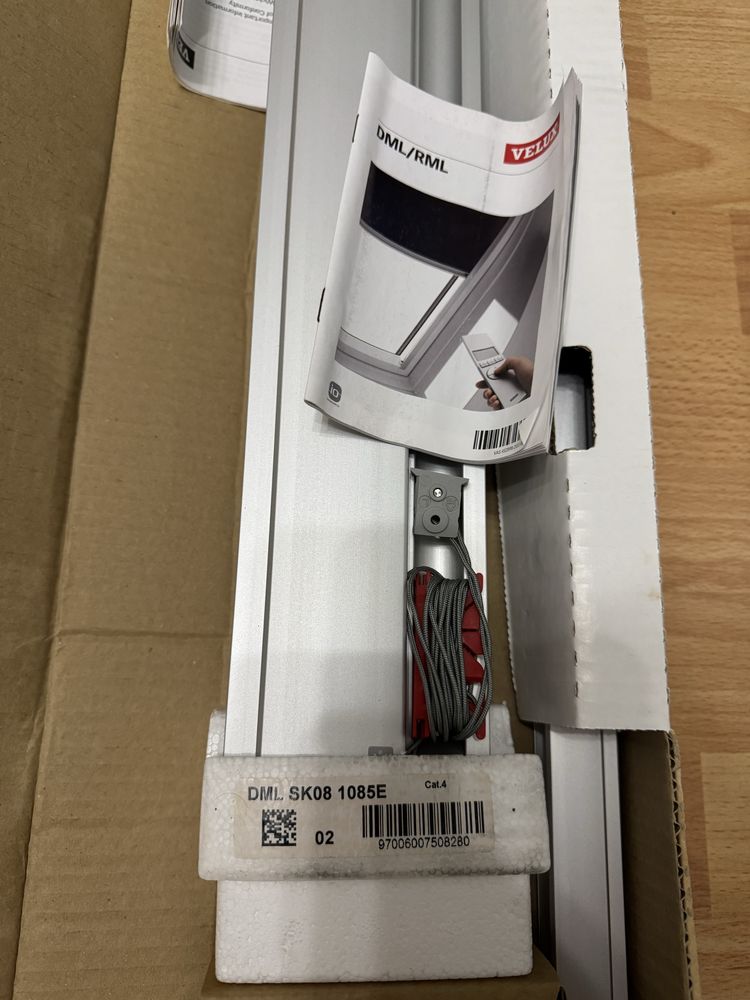 Nowa Roleta zaciemniająca Velux elektryczna DML SK08 1085E