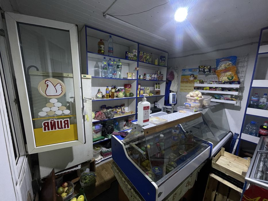 Кіоск, ларьок. Мікрорайон Половки. Базарчик на латишева