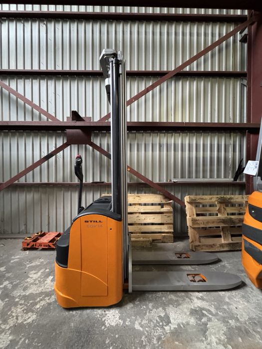 STILL штабелер 1400кг, висота підйому 4,7м