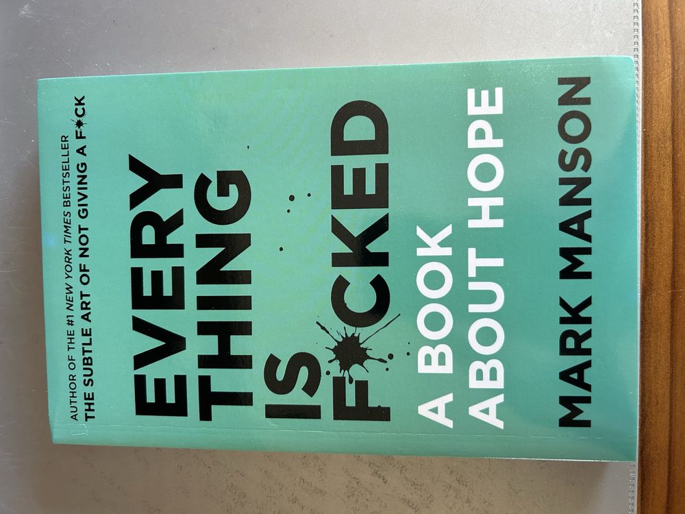Livro Everything is F*cked novo