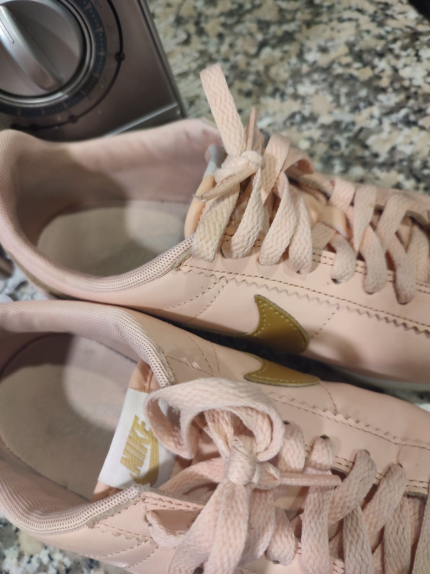 Tênis Nike como novos