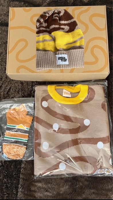 Limitowany sweter drwal unisex, czapka i skarpetki marki McDonald
