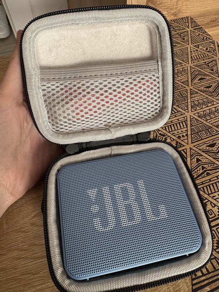 Glosnik jbl go .
