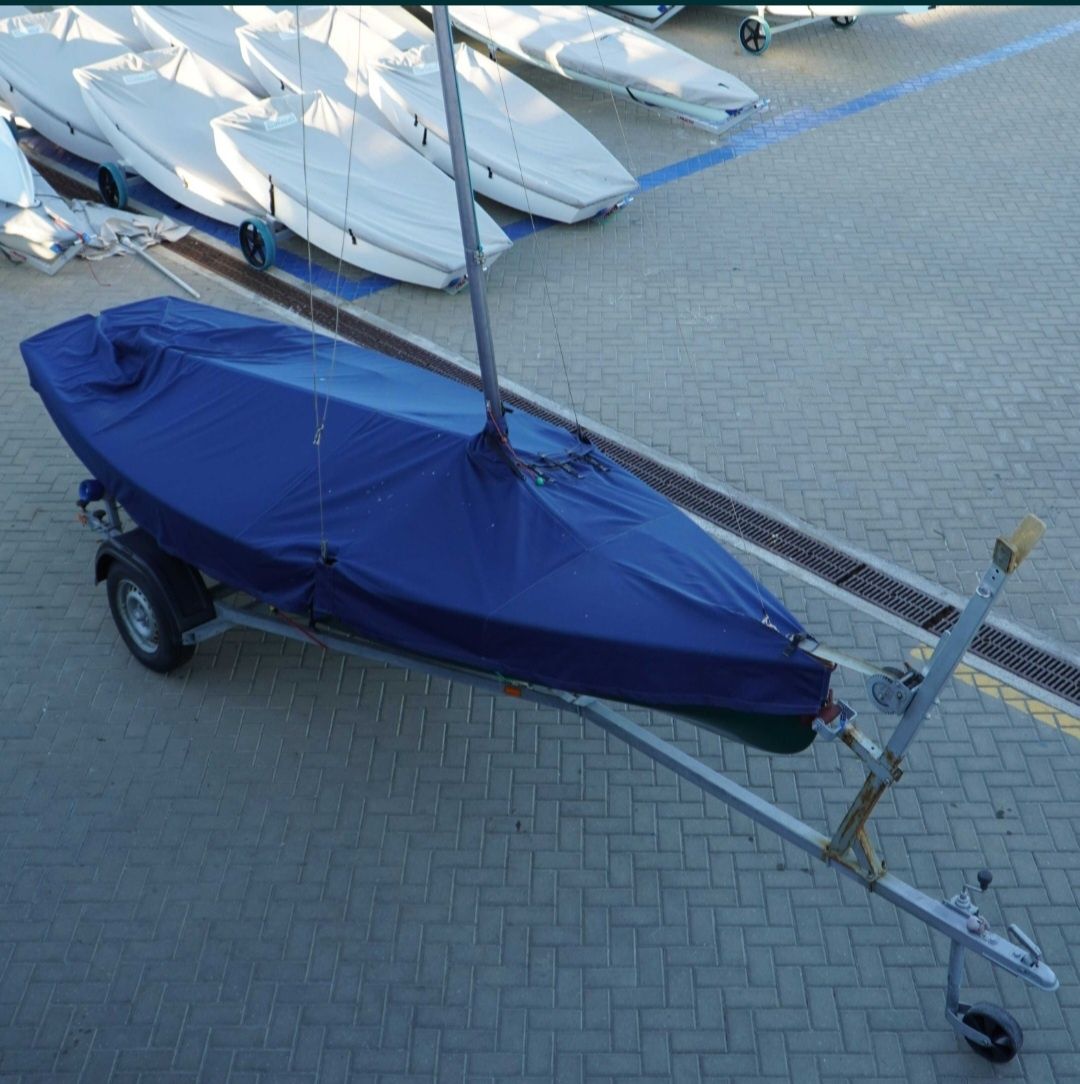 Barco á vela Pirat ( classe alemã) novo