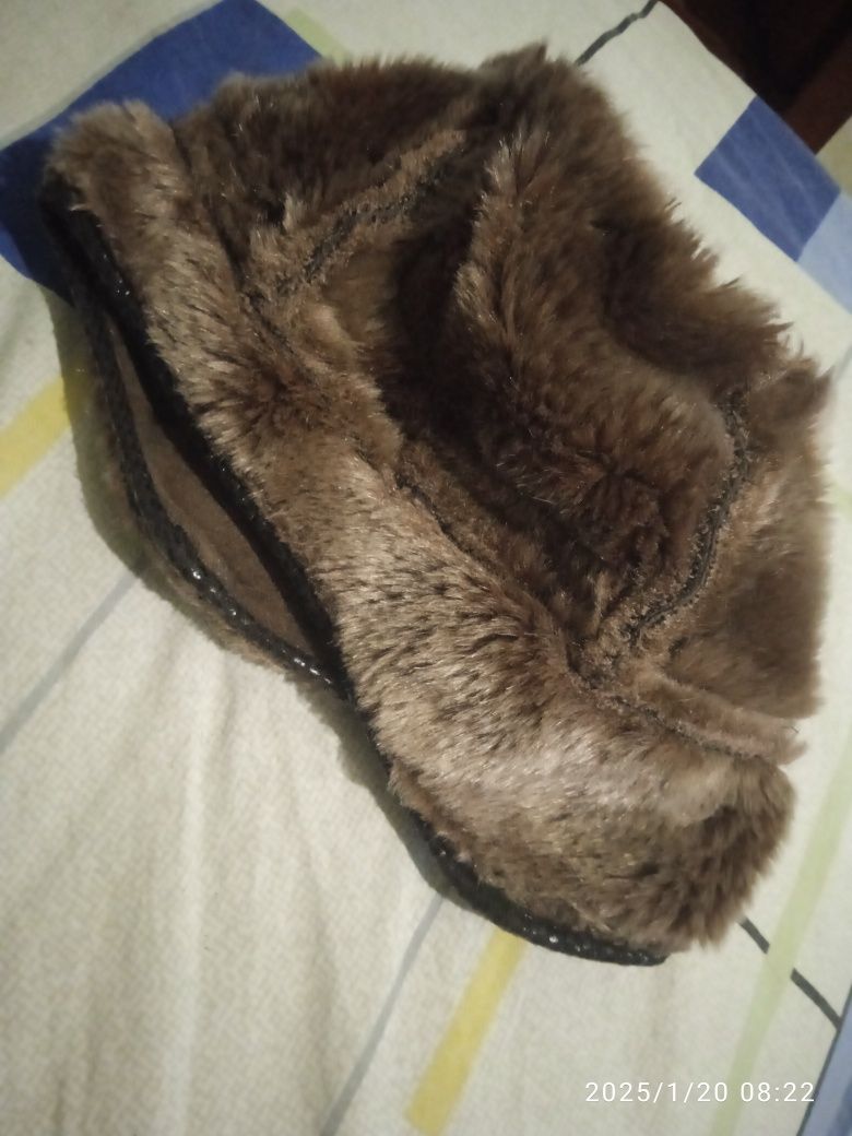 Дитяча зимова шапка.