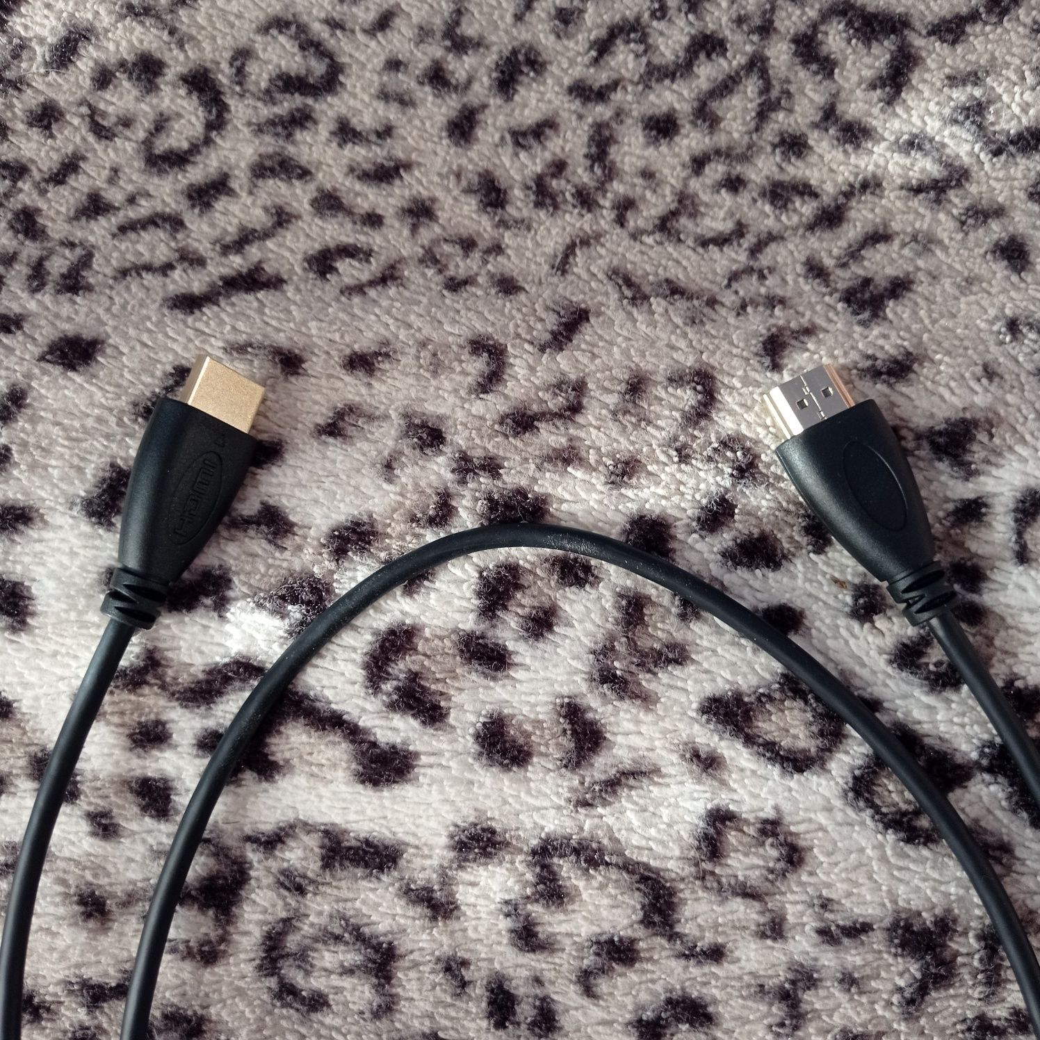 Конвертер з HDM на AVI в комплекті HDMI і AVI кабелі