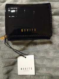 Czarny lakierowany portfel Mohito