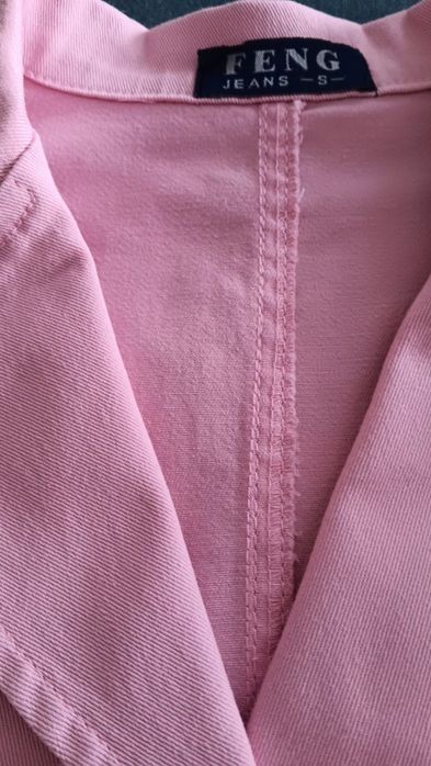 Blazer de senhora, cor de rosa, tamanho S,  em muito bom estado.