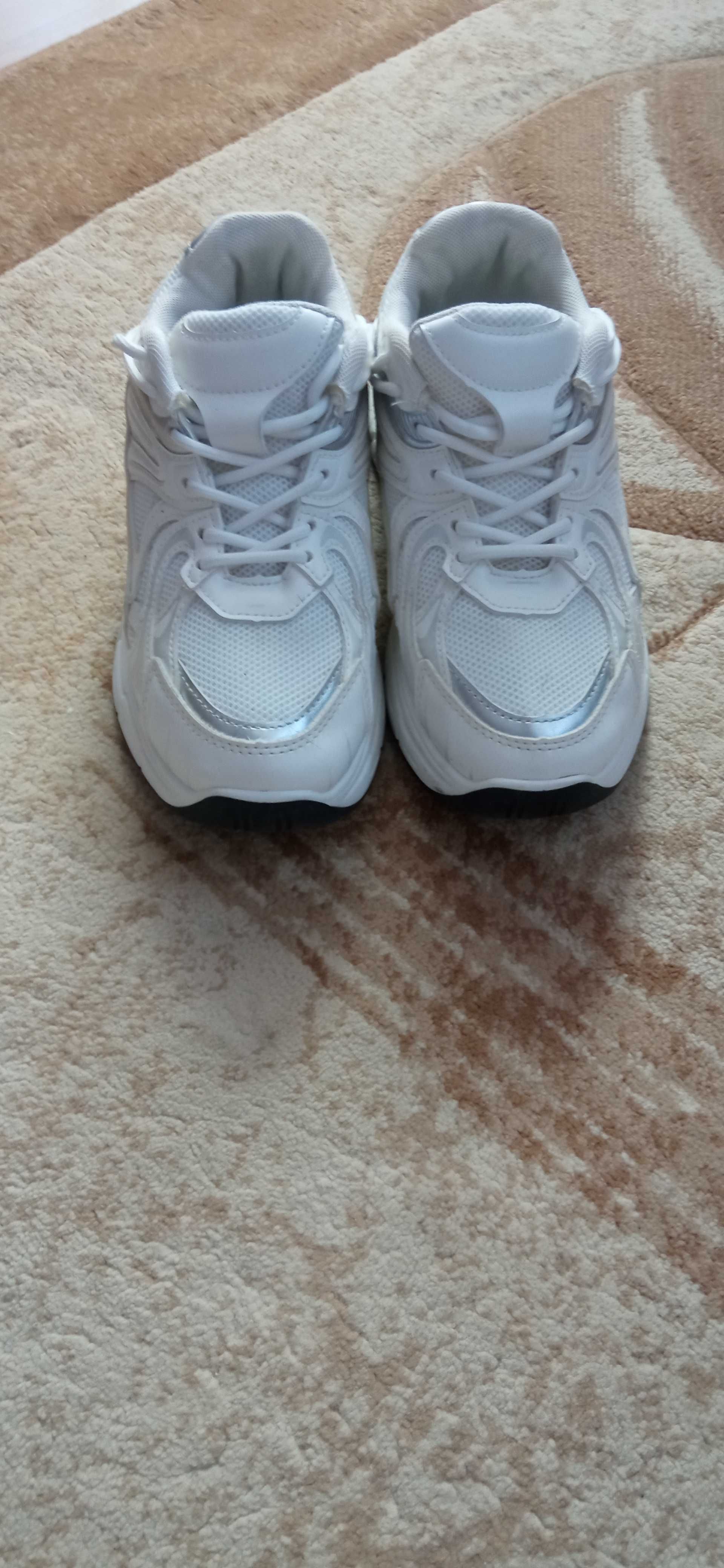 Buty sportowe damske