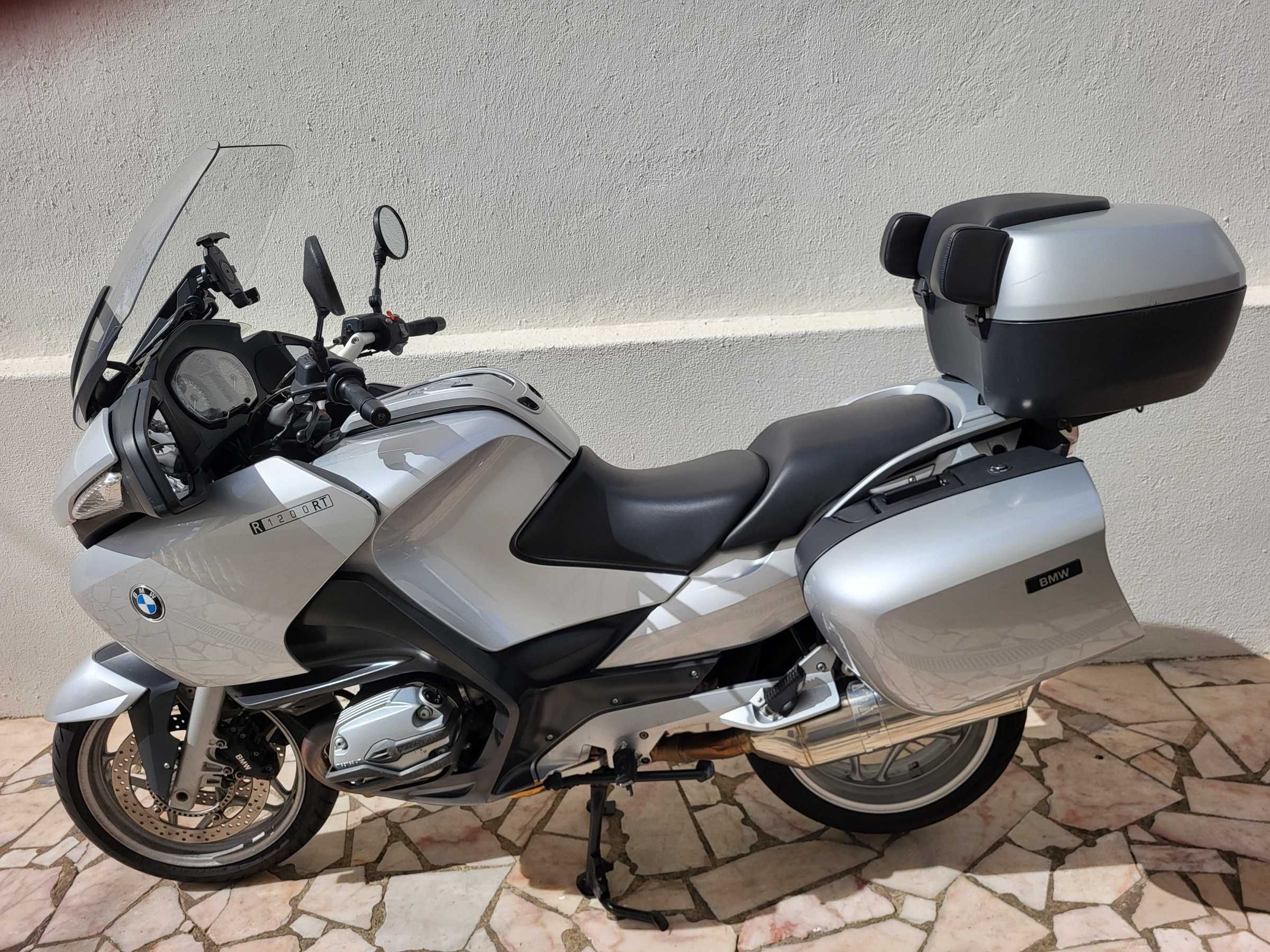 Moto estimada, de garagem, nacional, um só proprietário.