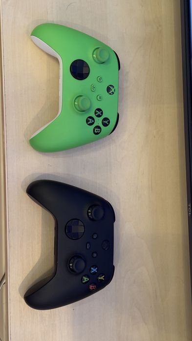 Xbox Series X 1TB з двома геймпадами