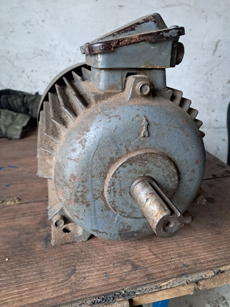 Продам трифазний двигун 2,2 кВт