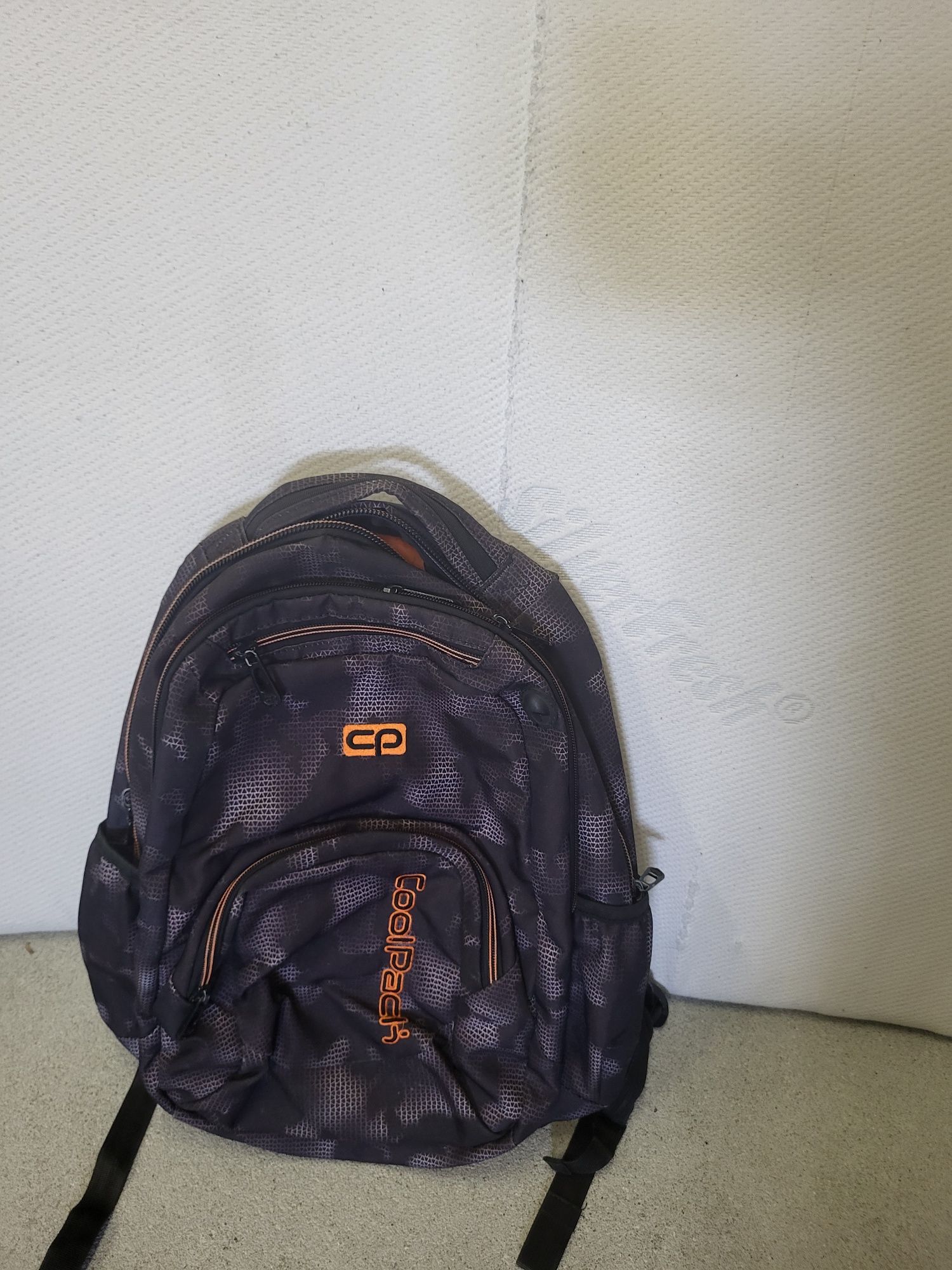 Plecak coolpack czarno pomarańczowy + piórnik