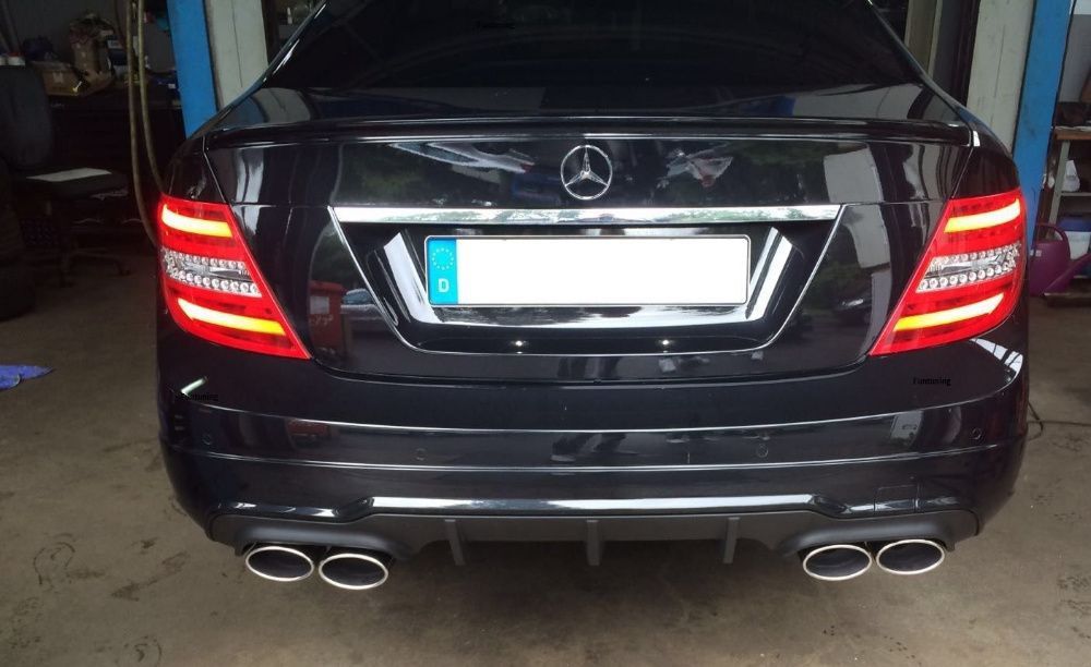 Mercedes W204 Tylny Dyfuzor Zderzaka Spoiler AMG LOOK Czarny Połysk