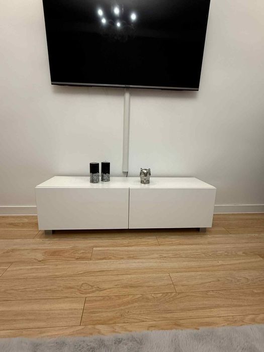 Szafka RTV z uchylnymi frontami