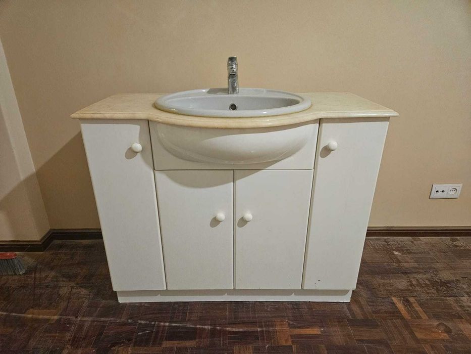 Móvel WC com lavatório e com tampo em pedra