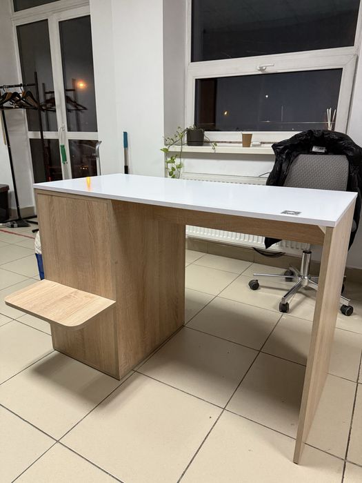 Продам стіл манікюрний