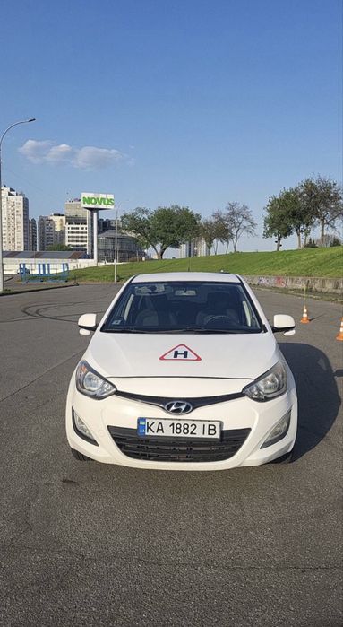 Автоінструктор Київ, приватні уроки водіння.