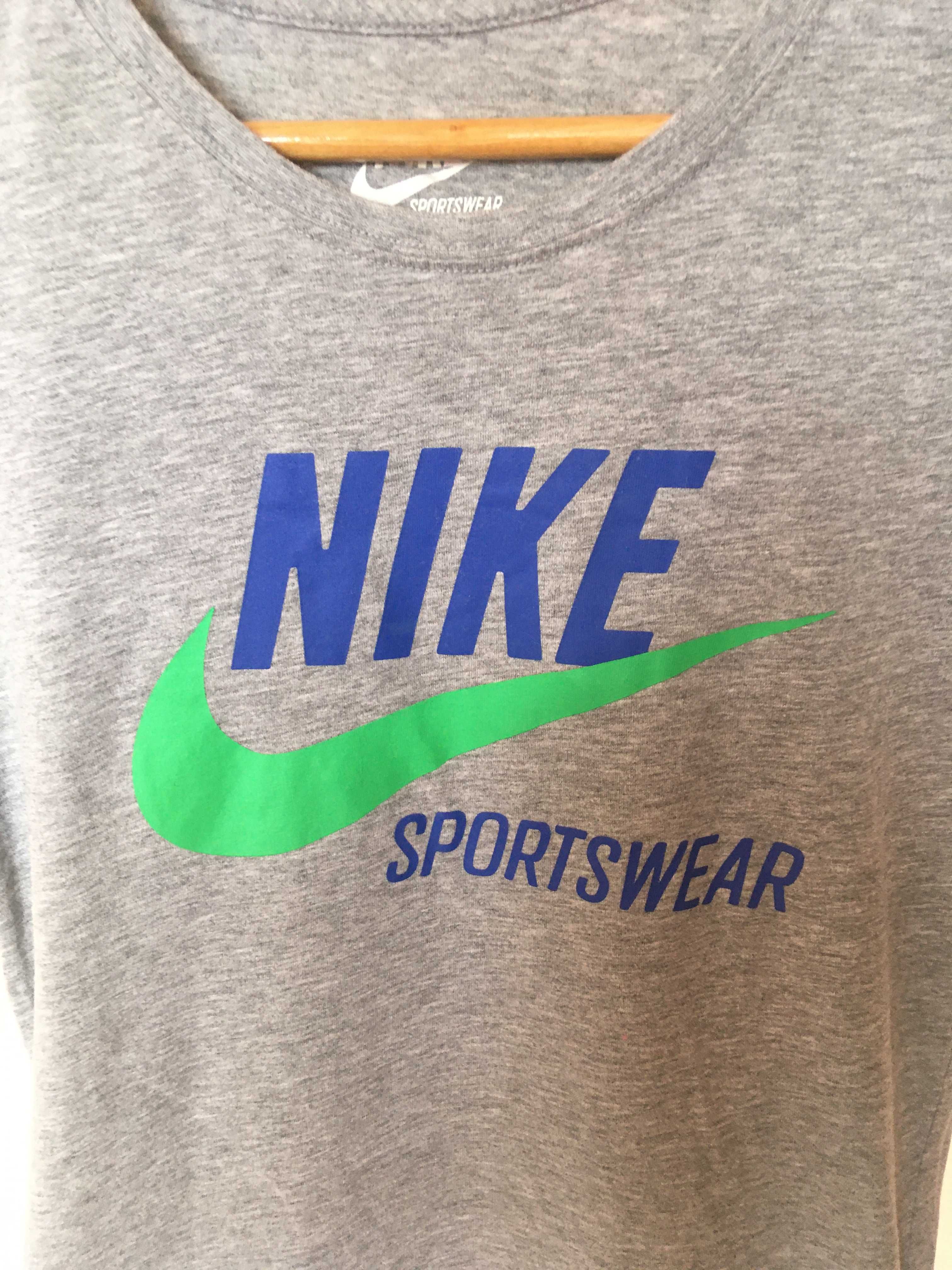 Szara koszulka Nike z grafiką roz. S