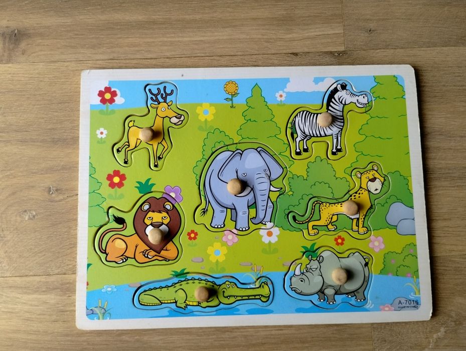 Zestaw drewnianych układanek